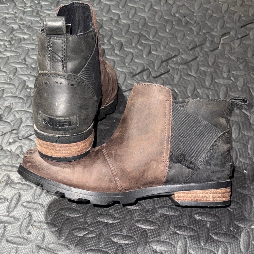 Sorel women’s Two-Tone Leather Boots
